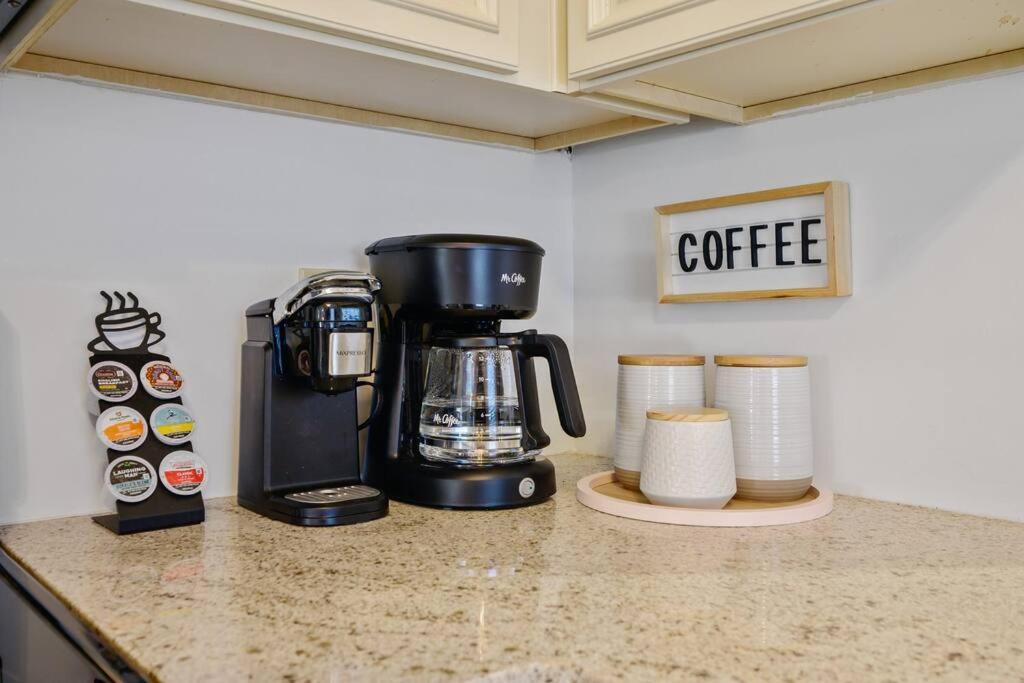 Center St Retreat - 1 Block From Downtown! Holiday home Apex