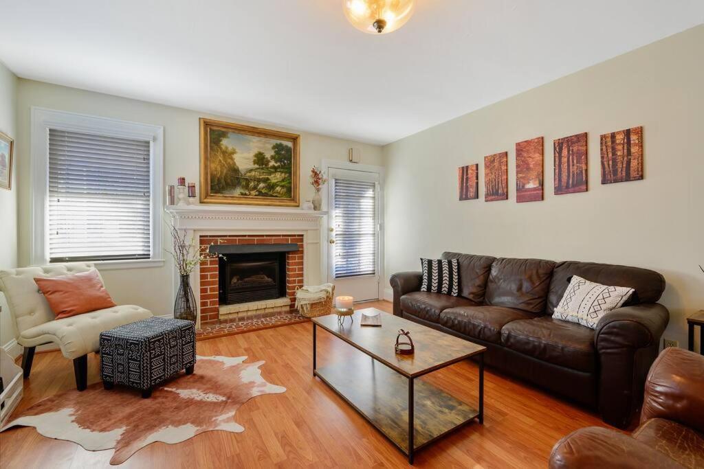 Center St Retreat - 1 Block From Downtown! Holiday home