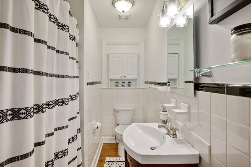 Holiday home Center St Retreat - 1 Block From Downtown! Apex