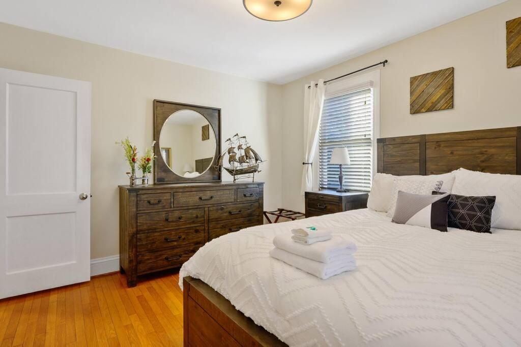 Center St Retreat - 1 Block From Downtown! Holiday home