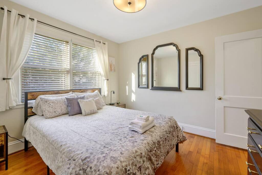Holiday home Center St Retreat - 1 Block From Downtown! Apex