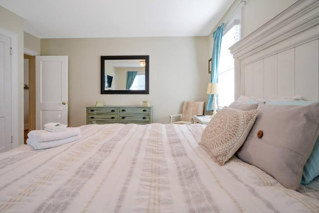 Holiday home Center St Retreat - 1 Block From Downtown! Apex