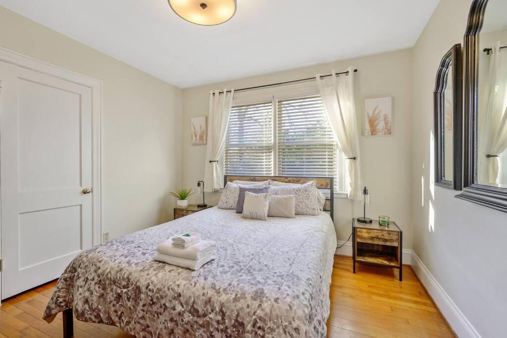 Center St Retreat - 1 Block From Downtown! Holiday home Apex