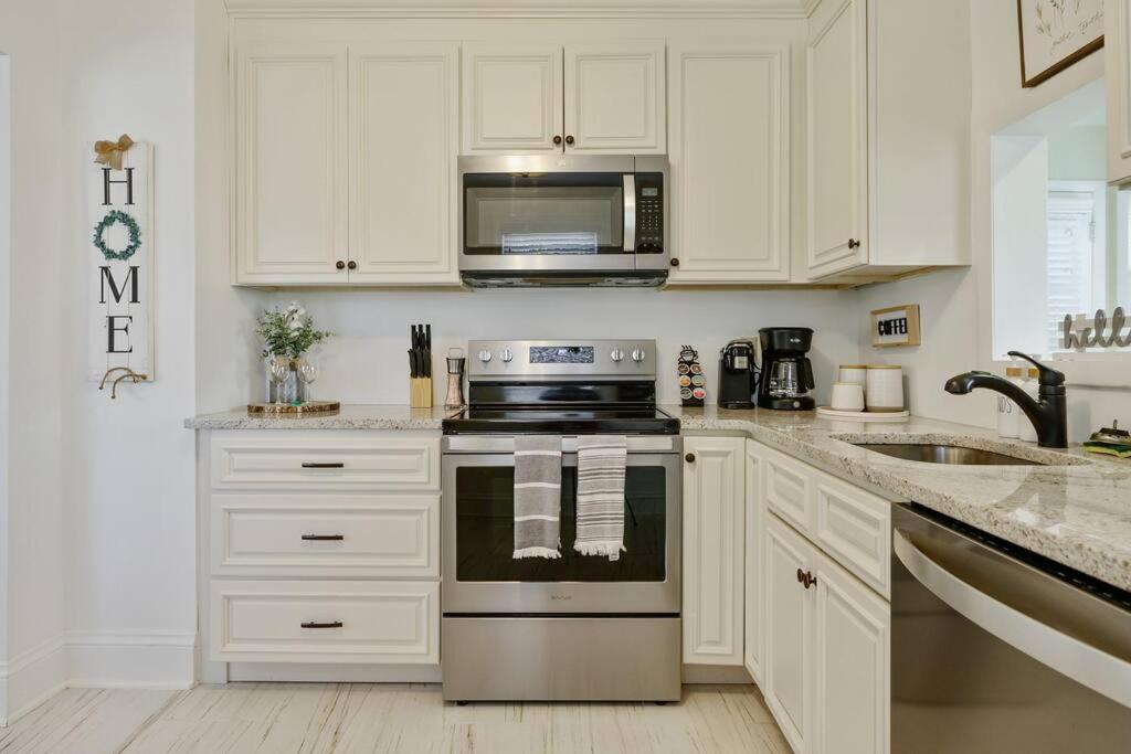 Holiday home Center St Retreat - 1 Block From Downtown!