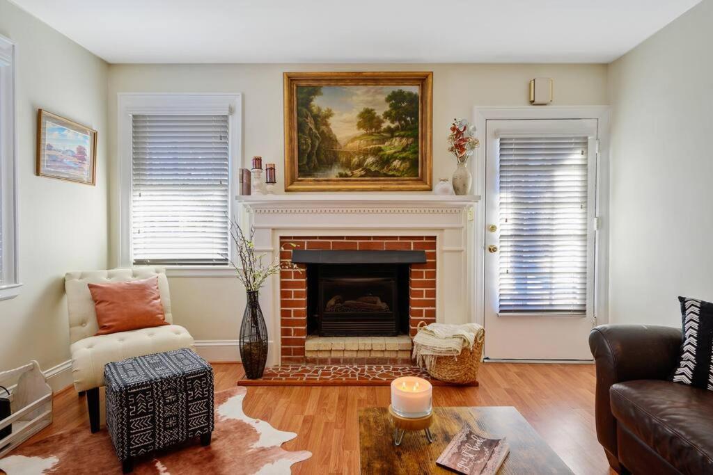 Center St Retreat - 1 Block From Downtown! *